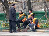 Таджикские мигранты, отметил он, намерены добиваться соблюдения своих прав на работу в России законным путем