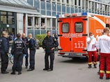 Пожарные, полицейские и медики организовали карантин для 600 посетителей Центра занятости в Берлине, район Пренцлауэр-Берг, и оцепили несколько улиц после того, как находившаяся в здании женщина, приехавшая из Западной Африки, потеряла сознание
