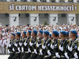 По словам представителя ведомства, по Киеву пройдут около полутора тысяч военнослужащих и курсантов, а также 49 образцов военной техники, которая в настоящее время находится на вооружении