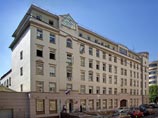 Замоскворецкий суд Москвы частично изменил меру пресечения оппозиционному политику Алексею Навальному, обвиняющемуся в хищении 26 миллионов рублей у компании Yves Rocher Замоскворецкий суд Москвы частично изменил меру пресечения оппозиционному политику Алексею Навальному, обвиняющемуся в хищении 26 миллионов рублей у компании Yves Rocher