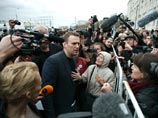 Суд спустя полгода снял с Навального "обет молчания", разрешив отвечать на накопившиеся к нему претензии