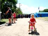 Украинских беженцев начали переселять из Крыма в другие регионы РФ, всего за временным убежищем обратились почти 100 тыс. украинцев