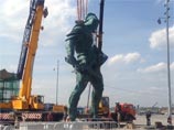 У входа на стадион "Спартака" установлена гигантская скульптура гладиатора У входа на стадион "Спартака" установлена гигантская скульптура гладиатора