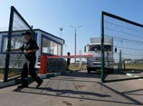 Белые "КамАЗы", доставившие помощь в Луганск, возвращаются в Россию