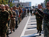 Колонна пленных украинских военнослужащих проходит по Донецку