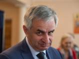 Лидер оппозиции Абхазии, экс-премьер Рауль Хаджимба заявил о победе на президентских выборах Лидер оппозиции Абхазии, экс-премьер Рауль Хаджимба заявил о победе на президентских выборах