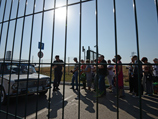 В регионы РФ перевезены более 45 тыс. беженцев с Украины, в пунктах временного размещения - почти 60 тысяч В регионы РФ перевезены более 45 тыс. беженцев с Украины, в пунктах временного размещения - почти 60 тысяч