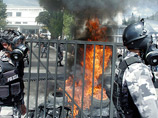 Во время мятежа взбунтовавшиеся полицейские напали на президента Корреа в столице страны Кито, когда он пытался обратиться к протестующим из президентского дворца