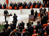 Торжественная церемония инаугурации прошла в парламенте страны, где Эрдоган принес присягу на верность государству