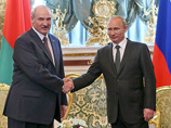 Путин в "паршивый день" юбилея наградил Лукашенко орденом Александра Невского

