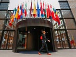 В субботу в Брюсселе проходит саммит ЕС, на котором будут обсуждать новый пакет санкций против России. Предполагается, что Еврокомиссии поручат подготовить список мер в различных секторах, а сами санкции будут введены, если ситуация на Украине не улучшитс В субботу в Брюсселе проходит саммит ЕС, на котором будут обсуждать новый пакет санкций против России. Предполагается, что Еврокомиссии поручат подготовить список мер в различных секторах, а сами санкции будут введены, если ситуация на Украине не улучшитс