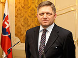 Премьер-министр Словакии Роберт Фицо пригрозил наложить вето на новые санкции Европейского союза в отношении России, назвав их "бессмысленными и контпродуктивными" Премьер-министр Словакии Роберт Фицо пригрозил наложить вето на новые санкции Европейского союза в отношении России, назвав их "бессмысленными и контпродуктивными"
