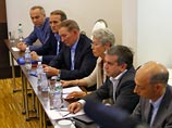 На встрече в Минске сепаратисты потребовали признания Киевом особого статуса "народных республик" На встрече в Минске сепаратисты потребовали признания Киевом особого статуса "народных республик"