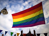 В Италии националисты использовали фото в поддержку геев в кампании против усыновления для однополых пар