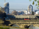 "Ушло непонятым": в Екатеринбурге "похоронили" лето, установив надгробие и возложив к нему цветы "Ушло непонятым": в Екатеринбурге "похоронили" лето, установив надгробие и возложив к нему цветы