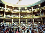 Знаменитый лондонский театр "Глобус" (The Globe) представит осенью в четырех российских городах свою версию шекспировской комедии "Сон в летнюю ночь"