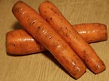 Российские зоопарки просят посетителей помочь морковкой, яблоками и орешками Российские зоопарки просят посетителей помочь морковкой, яблоками и орешками