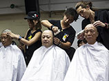В Гонконге 40 человек публично пожертвовали волосами ради демократии