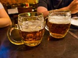 Из всех возможных алкогольных напитков россияне предпочитают пиво: таковы результаты опроса ВЦИОМ, который был опубликован сегодня, в День трезвости