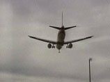 Пассажирский самолет вынужденно сел в Астрахани из-за дебошира, бившего стюардессу