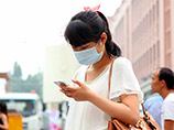 В Китае предложили "гаджетоманам" ходить со смартфоном по специальному тротуару - на свой страх и риск (ФОТО)