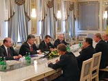 Президент Украины Петр Порошенко пообещал подписать Соглашение об ассоциации Украины с ЕС в понедельник, 15 сентября. При этом подчеркивалось, что Соглашение об ассоциации будет подписано в том виде, в каком оно было подписано 27 июня в Брюсселе