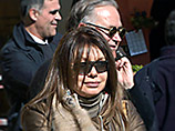 Бывшая жена экс-премьера в декабре 2012 года выиграла процесс в гражданском суде Милана, получив содержание в размере 3 млн евро в месяц (100 тысяч евро в день)