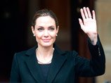 В мае 2013 года Джоли сообщила о том, что удалила обе молочные железы, чтобы предотвратить развитие наследственного заболевания