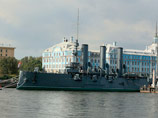 Крейсер "Аврора" отправляется на доковый ремонт, покину свою стоянку у Петровской набережной впервые за 27 лет