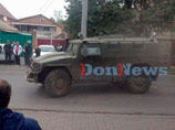 Военный "Тигр" смял 10 автомобилей в Ростове, возможны жертвы