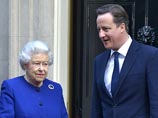 "Неловкий момент": британскому премьеру пришлось извиняться за рассказ про "мурлыканье" королевы