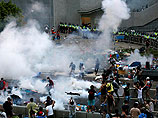 Полиция Гонконга применила слезоточивый газ и дымовые шашки, разгоняя демонстрантов 