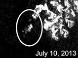 Пятно (по данным ученых, в реальности оно составляло около 12 миль в длину и шести - в ширину) появляется на снимке от 10 июля 2013 года, но отсутствует на сделанных ранее фотографиях