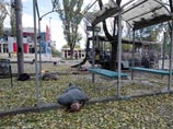 В первый день учебного года в Донецке снаряд попал в одну из школ, есть погибшие. Власти и сепаратисты винят друг друга в нарушении перемирия В первый день учебного года в Донецке снаряд попал в одну из школ, есть погибшие. Власти и сепаратисты винят друг друга в нарушении перемирия