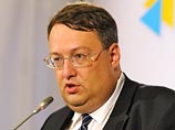 Бывший президент Украины Виктор Янукович, а также экс-премьер Николай Азаров и экс-генпрокурор Виктор Пшонка получили гражданство России, сообщил советник нынешнего главы МВД Украины Антон Геращенко Бывший президент Украины Виктор Янукович, а также экс-премьер Николай Азаров и экс-генпрокурор Виктор Пшонка получили гражданство России, сообщил советник нынешнего главы МВД Украины Антон Геращенко