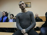 Скандально известному художнику Петру Павленскому предъявили официальные обвинения в связи с акцией в поддержку протестующих на Майдане, которая прошла зимой этого года в Санкт-Петербурге