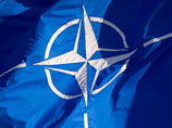 Гётшель пишет, что от западноевропейских членов НАТО требуют увеличить вклад в коллективную оборону в связи с тем, что якобы "за неимением военной мощи у Запада не хватает духа ответить на провокации со стороны России"