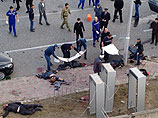 В результате взрыва погибли пять офицеров полиции, еще 12 получили ранения. Гражданские лица не пострадали В результате взрыва погибли пять офицеров полиции, еще 12 получили ранения. Гражданские лица не пострадали