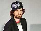 Несмотря на отмененный в Омске концерт, Noize MC смог выступить перед сотнями горожан в местном пабе Несмотря на отмененный в Омске концерт, Noize MC смог выступить перед сотнями горожан в местном пабе