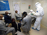Сейчас пассажиров, следующих в США из трех самых пострадавших от болезни стран Западной Африки, проверяют на симптомы лихорадки Эбола в аэропортах вылета