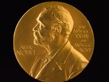 В самом начале речи представитель Нобелевского комитета сообщил, что премия будет присуждена "свету", после чего сомнений в именах лауреатов не осталось