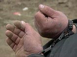 Жители Донецкой области устроили самосуд, приковав соотечественника к столбу наручниками и назвав "украинским карателем" Жители Донецкой области устроили самосуд, приковав соотечественника к столбу наручниками и назвав "украинским карателем"