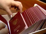 "Речь идет о том, чтобы в обязательном порядке забирать заграничные паспорта у чиновников, имеющих определенный допуск к гостайне, и выдавать их только на время выезда с разрешения руководства", - сказал источник издания в правительстве
