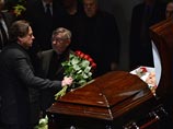 Юрия Любимова похоронили на Донском кладбище, Собянин согласился назвать улицу в его честь Юрия Любимова похоронили на Донском кладбище, Собянин согласился назвать улицу в его честь
