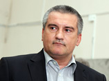 На заседании парламента Крыма главой республики избран Сергей Аксенов. Его кандидатуру поддержали 75 депутатов
