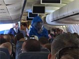 Американец, неудачно пошутивший про Эболу в самолете, спровоцировал панику на борту (ВИДЕО) Американец, неудачно пошутивший про Эболу в самолете, спровоцировал панику на борту (ВИДЕО)
