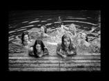 Британские студентки, на фотографиях которых Facebook разглядел "порнографию", снова разделись в поддержку больных раком Британские студентки, на фотографиях которых Facebook разглядел "порнографию", снова разделись в поддержку больных раком