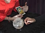 Экстрасенсам следователи передали фотографию пропавшей девочки и данные на нее. Изучив документы, парапсихологи пришли к выводу, что в настоящее время девочка жива, но в Боровичах ее нет Экстрасенсам следователи передали фотографию пропавшей девочки и данные на нее. Изучив документы, парапсихологи пришли к выводу, что в настоящее время девочка жива, но в Боровичах ее нет