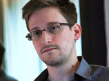 К Сноудену в Москву приехала его возлюбленная, которую он оставил при бегстве из США