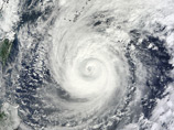 Сильнейший тайфун сезона "Вонфон" накрыл юг Японии
